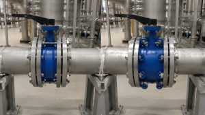 Wafer vs lug type butterfly valve comparison showing two butterfly valve connection designs installed in an industrial piping environment with flanges, bolts, and maintenance access context.