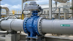 butterfly valve uses in pipeline systems showing a large butterfly valve installed in an industrial piping network for liquid and gas flow isolation and control applications.