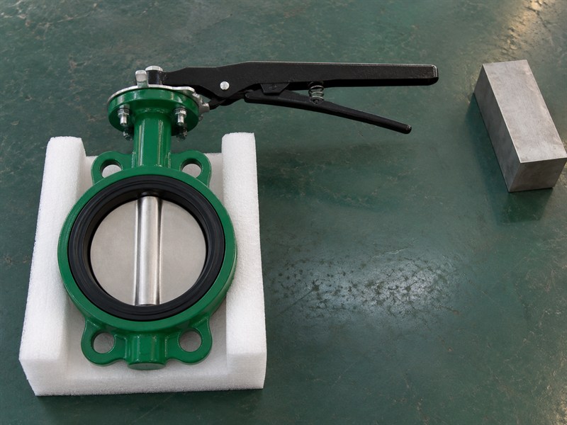 Lever sweep space considered with JIS 10K butterfly valve dimensions